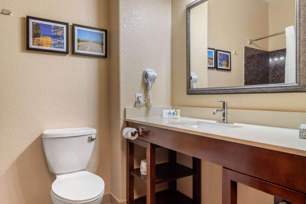 King Suite - Non-Smoking at Comfort Suites Baytown I - 10