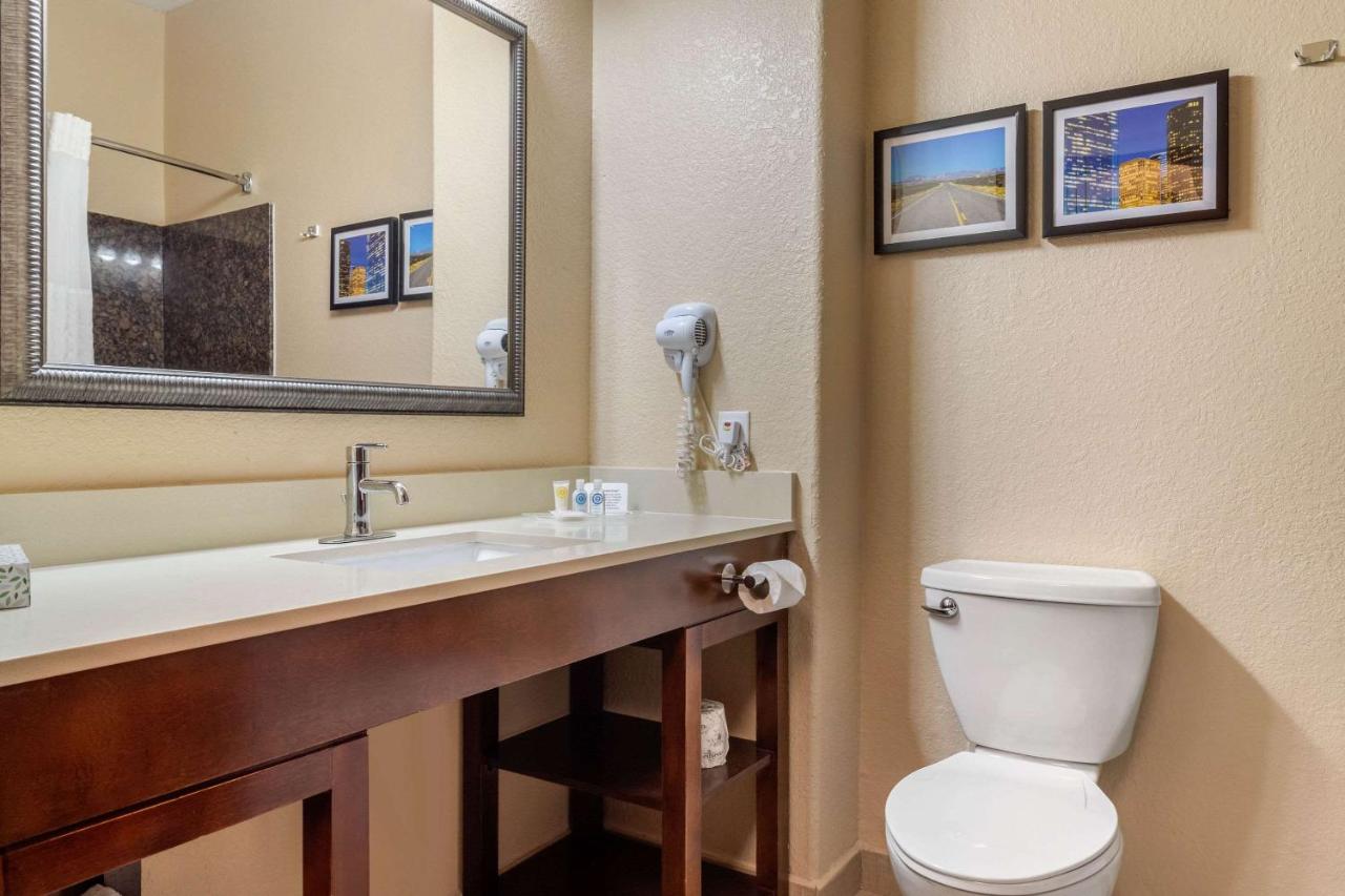 Queen Suite with Two Queen Beds - Non-Smoking at Comfort Suites Baytown I - 10