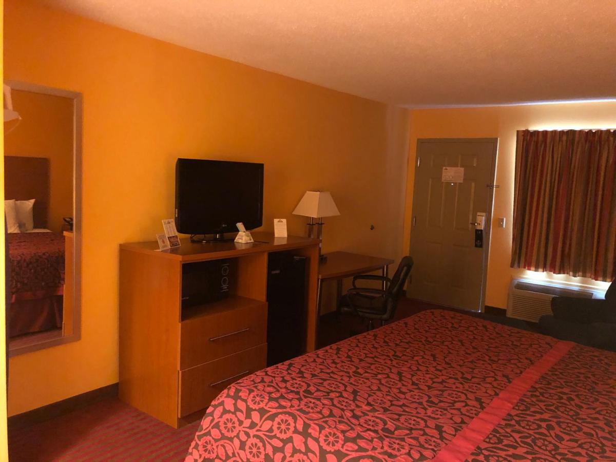 King Studio Suite - Smoking at Days Inn by Wyndham Franklin