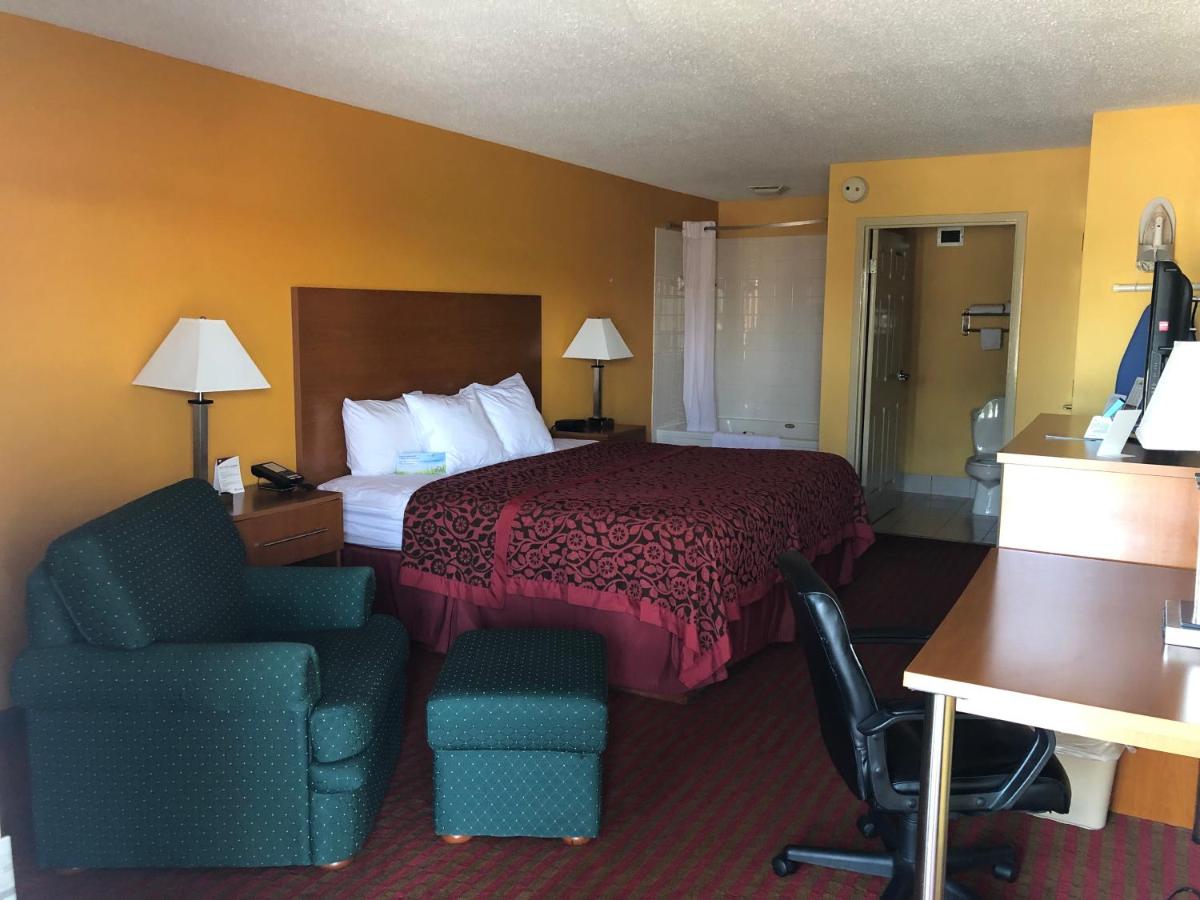 King Studio Suite - Non-Smoking at Days Inn by Wyndham Franklin