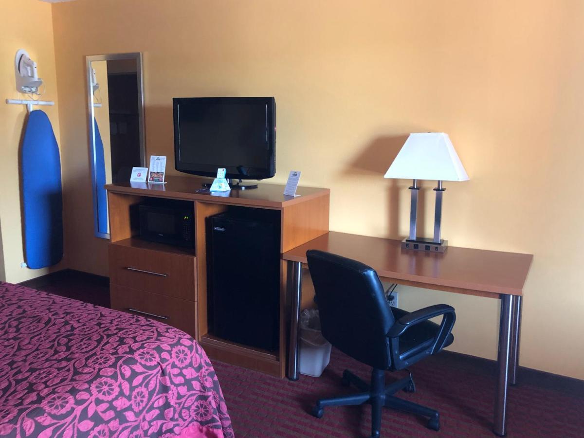 King Room - Non-Smoking at Days Inn by Wyndham Franklin