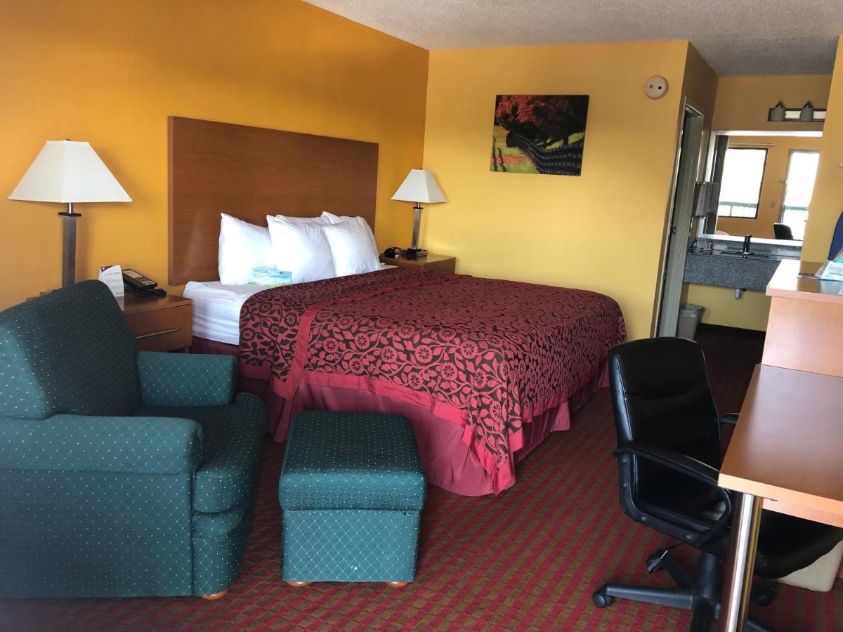 King Room - Non-Smoking at Days Inn by Wyndham Franklin