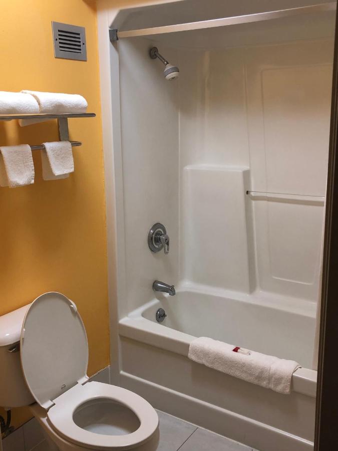 Standard Single Room at Days Inn by Wyndham Franklin
