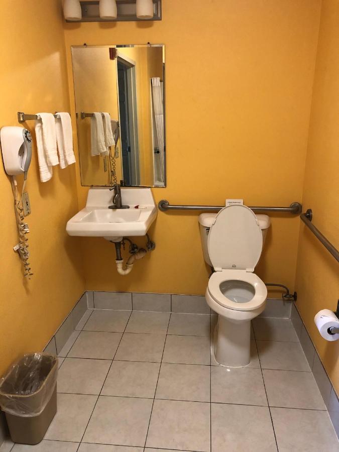 King Room - Mobility Access/Smoking at Days Inn by Wyndham Franklin