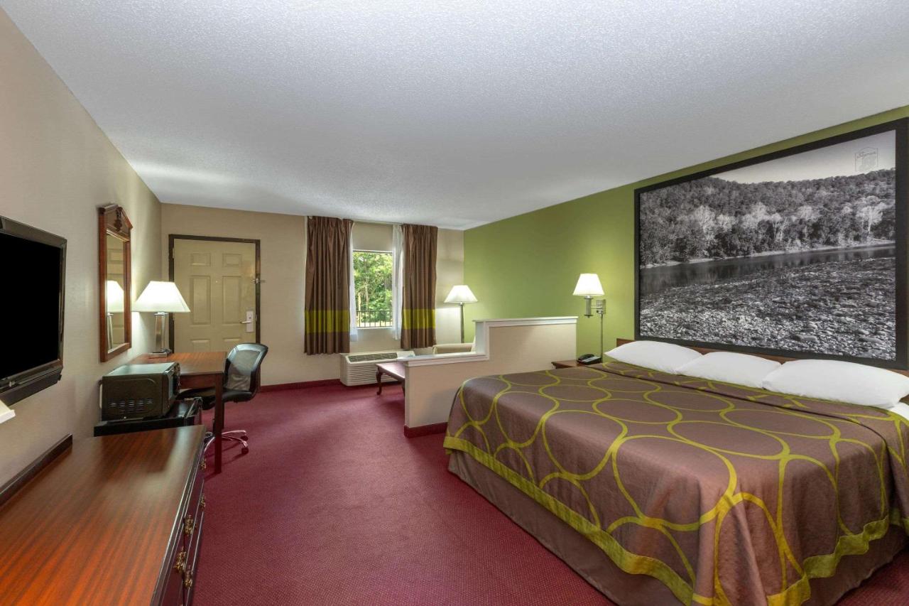 Deluxe King Studio Suite - Non-Smoking at Super 8 by Wyndham Eureka Springs