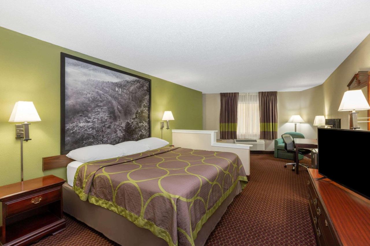 Deluxe King Studio Suite - Non-Smoking at Super 8 by Wyndham Eureka Springs