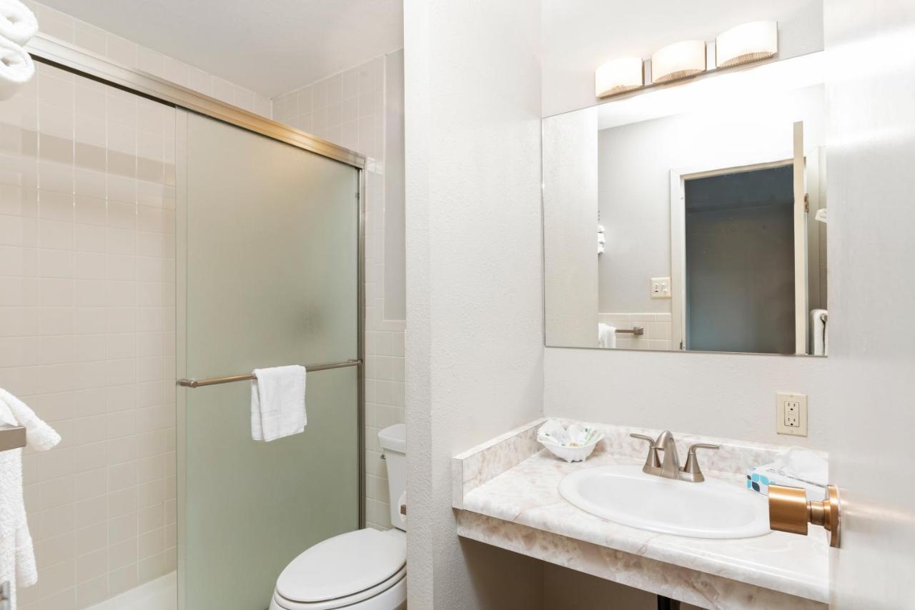 Deluxe Room at Satellite Hotel