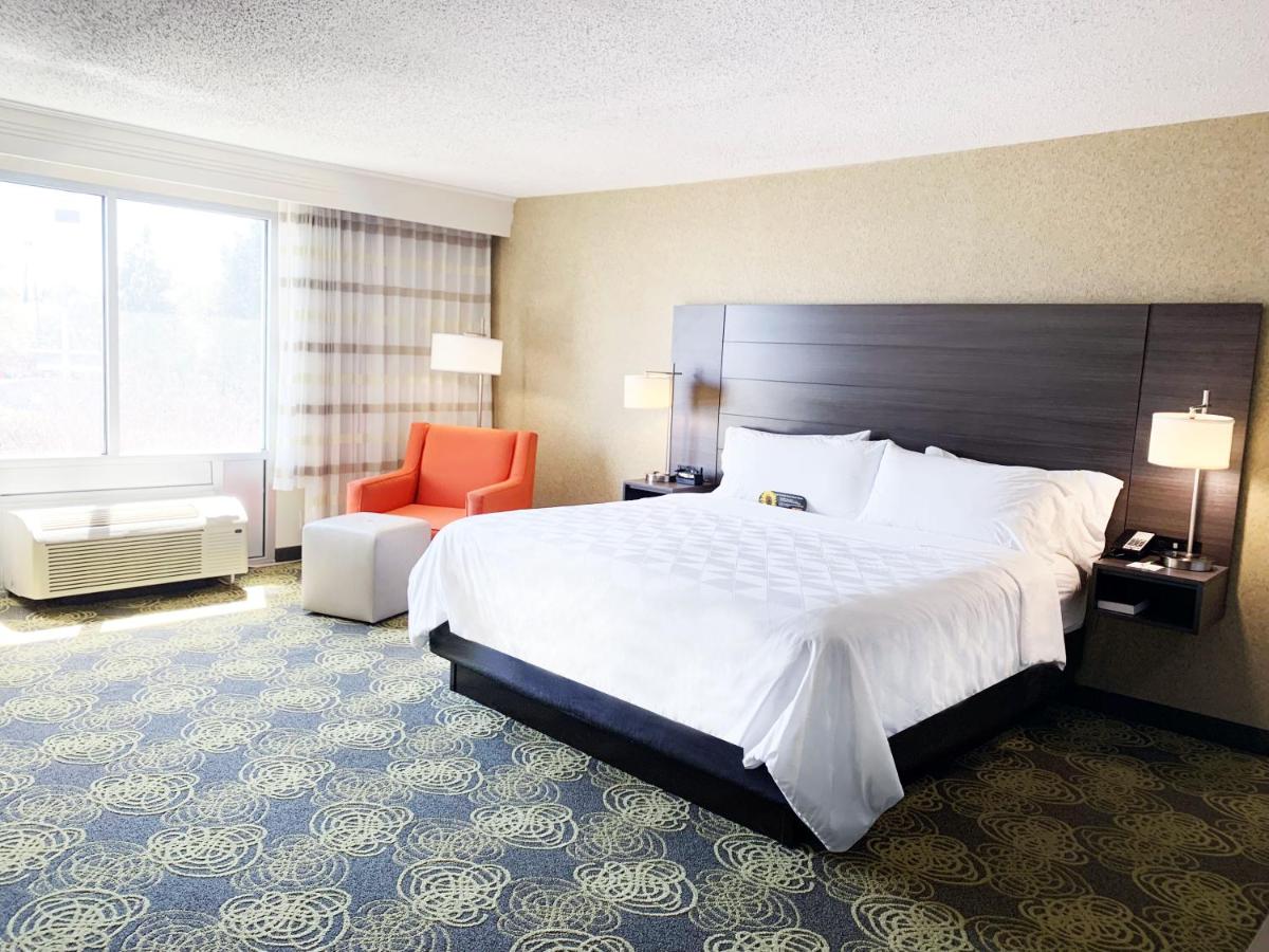 Executive King Room - Non-Smoking at Holiday Inn Charlottesville-Univ Area by IHG