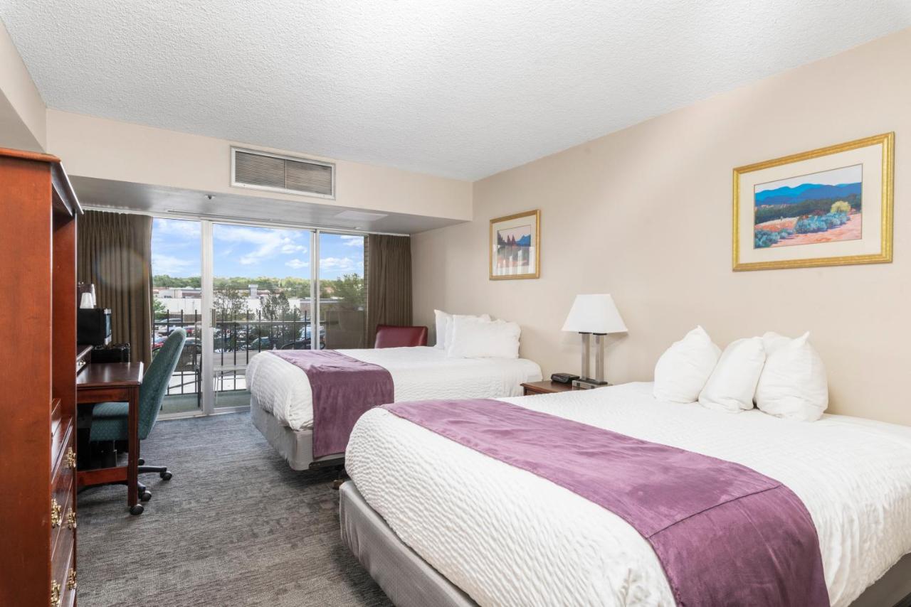 Queen Room - Disability Access at Satellite Hotel
