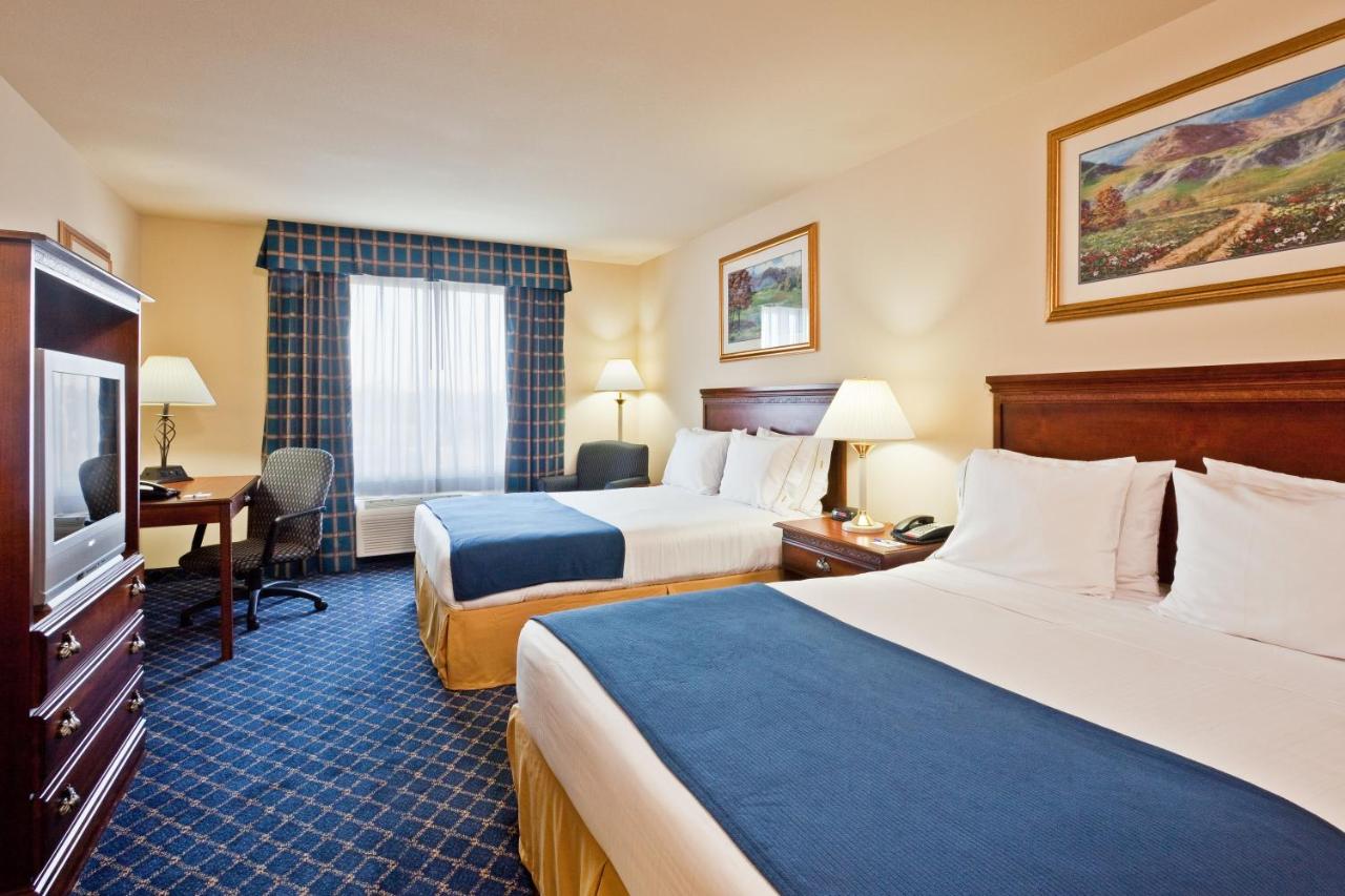 Queen Room with Two Queen Beds - Non-Smoking at Holiday Inn Express Hotel & Suites Paragould by IHG