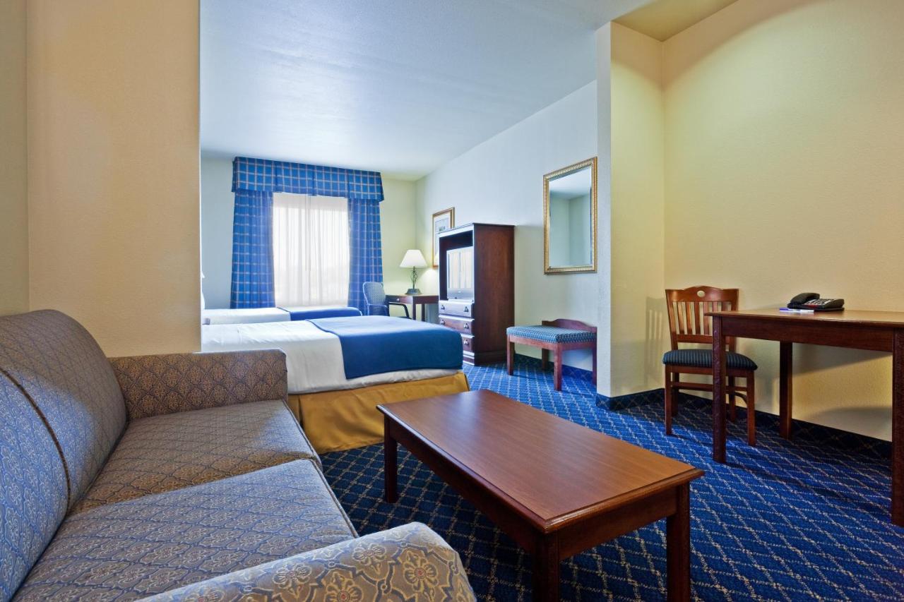 Queen Suite - Non-Smoking at Holiday Inn Express Hotel & Suites Paragould by IHG