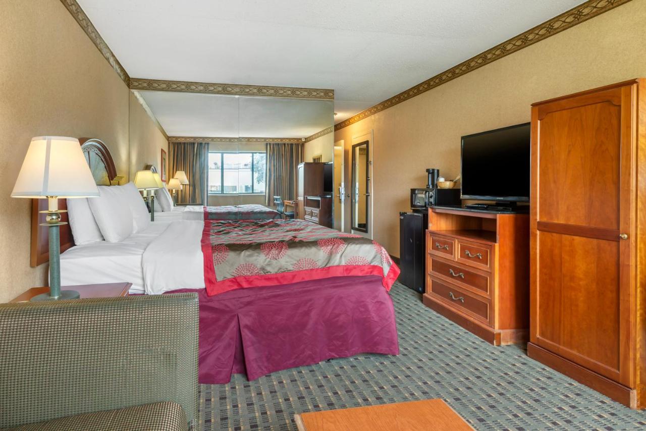 Ramada by Wyndham Levittown Bucks County
