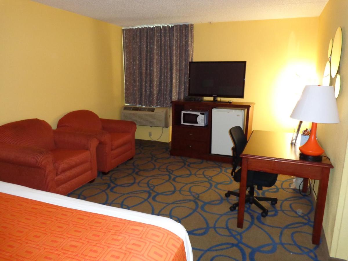 2 King Beds, One-Bedroom, Suite, Non-Smoking at Howard Johnson by Wyndham Suffern