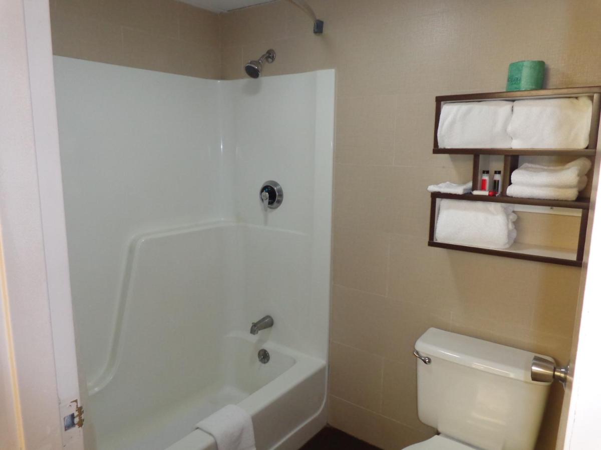 King Room - Non-Smoking at Howard Johnson by Wyndham Suffern
