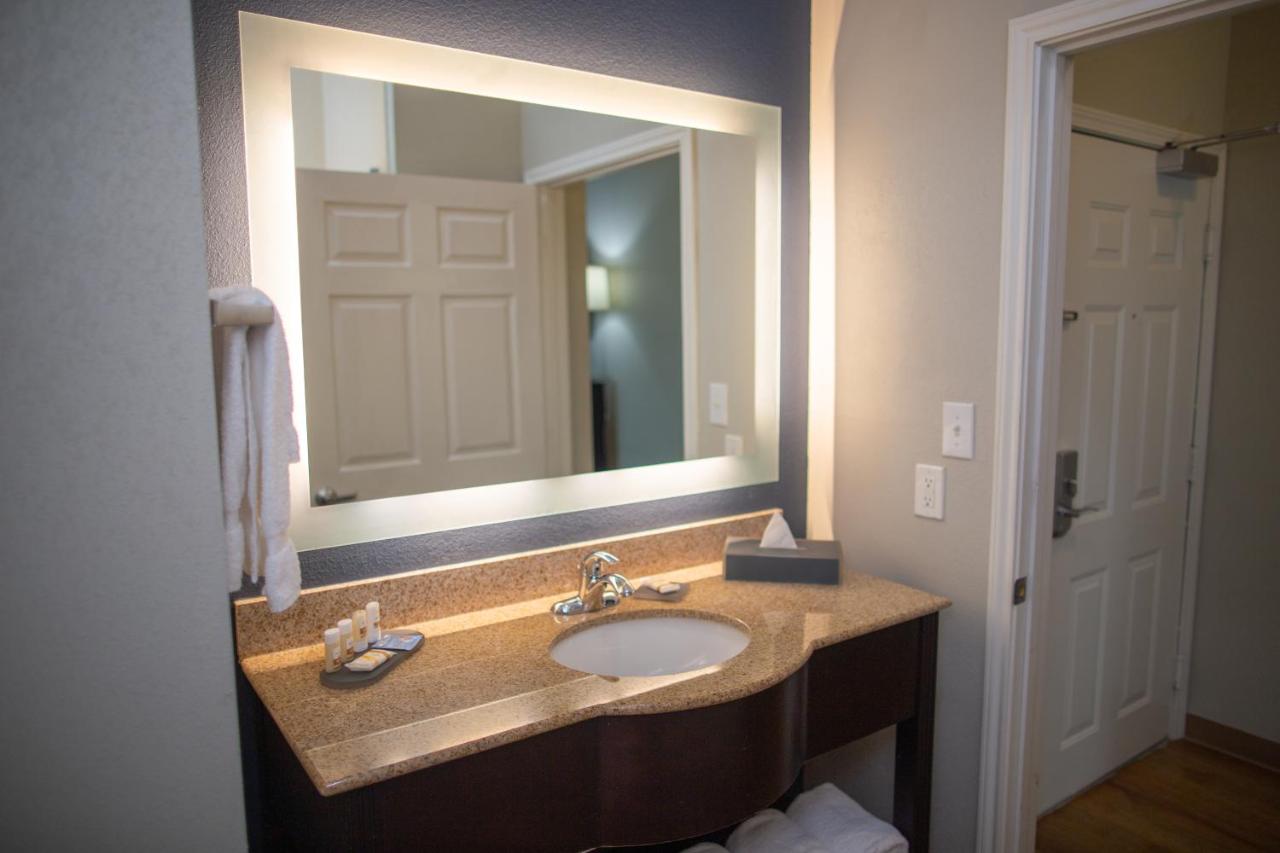 Deluxe Double Room with Two Double Beds at La Quinta Inn & Suites by Wyndham Houston East at Normandy
