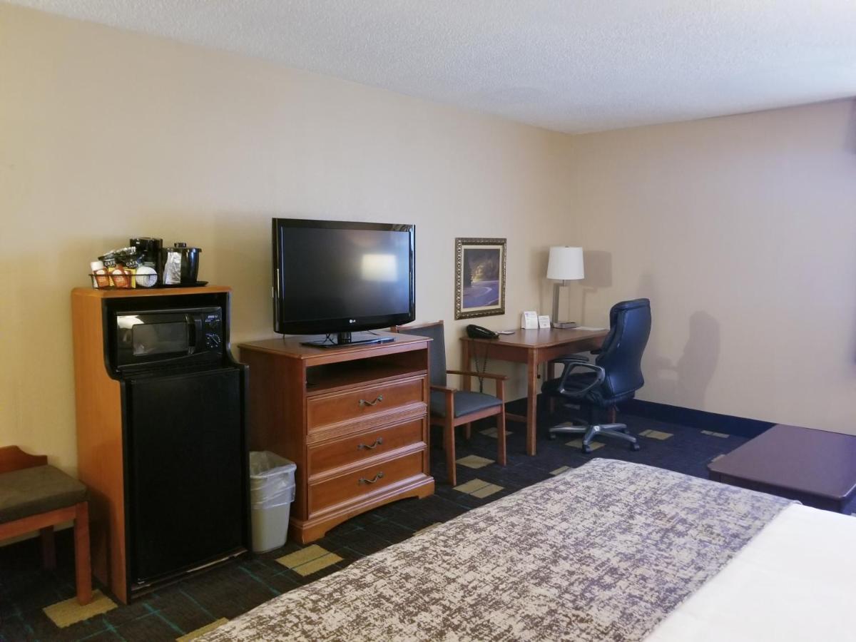 King Studio Suite - Non-Smoking at Baymont by Wyndham Indianapolis West