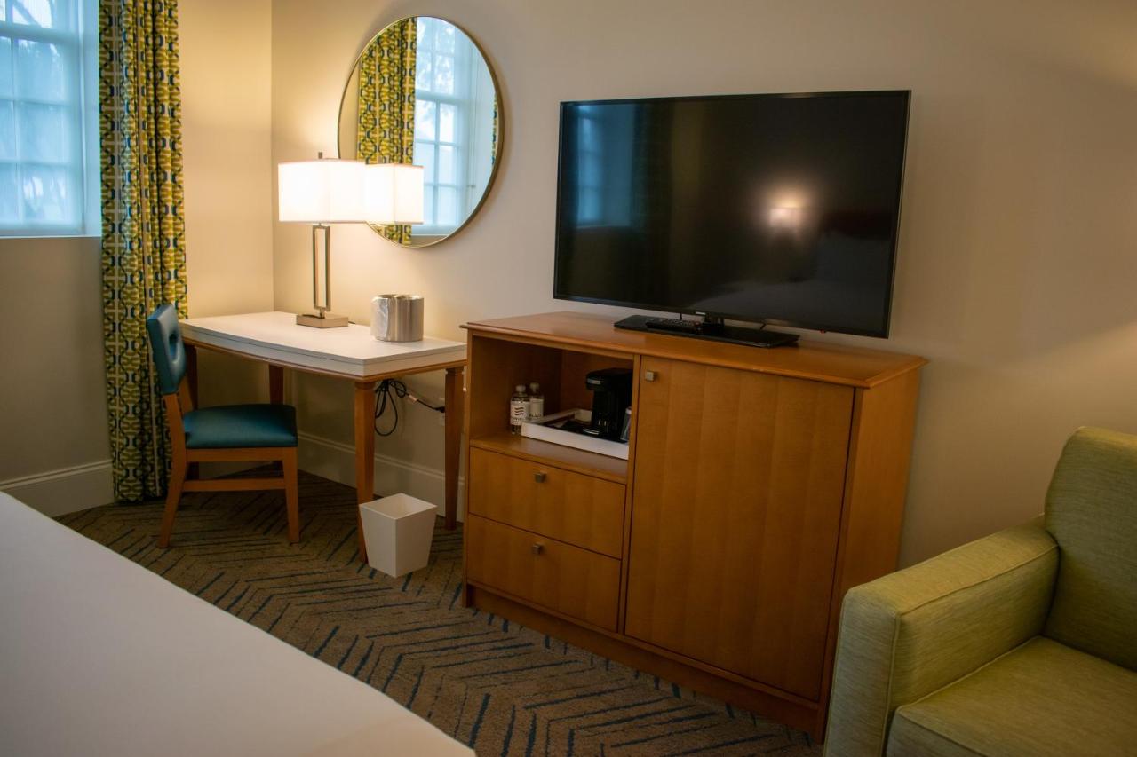 Standard King Room at Centennial Plaza Resort Gulfport