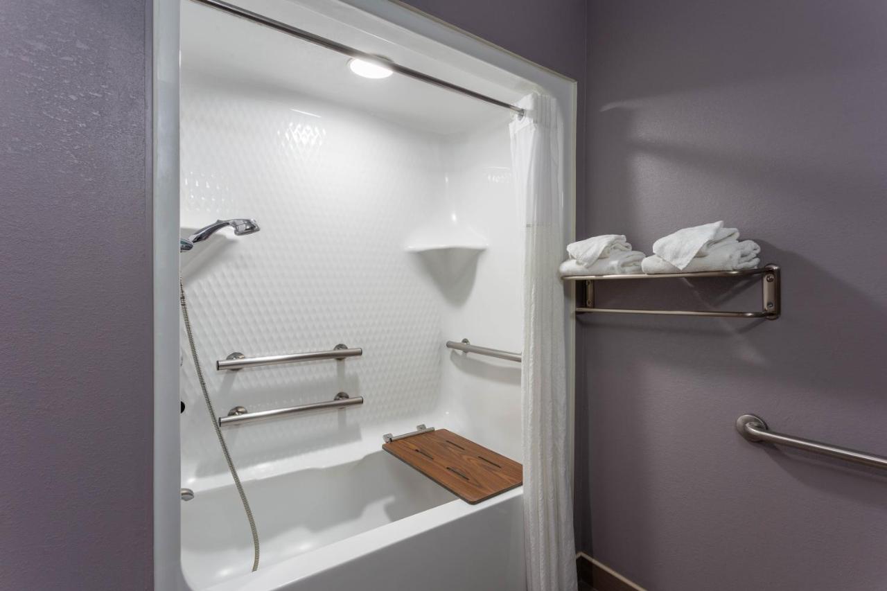 1 Queen Bed, Mobility Accessible Studio Suite, Bathtub w/ Grab Bars, Non-Smoking at Microtel Inn & Suites by Wyndham Bethel/Danbury