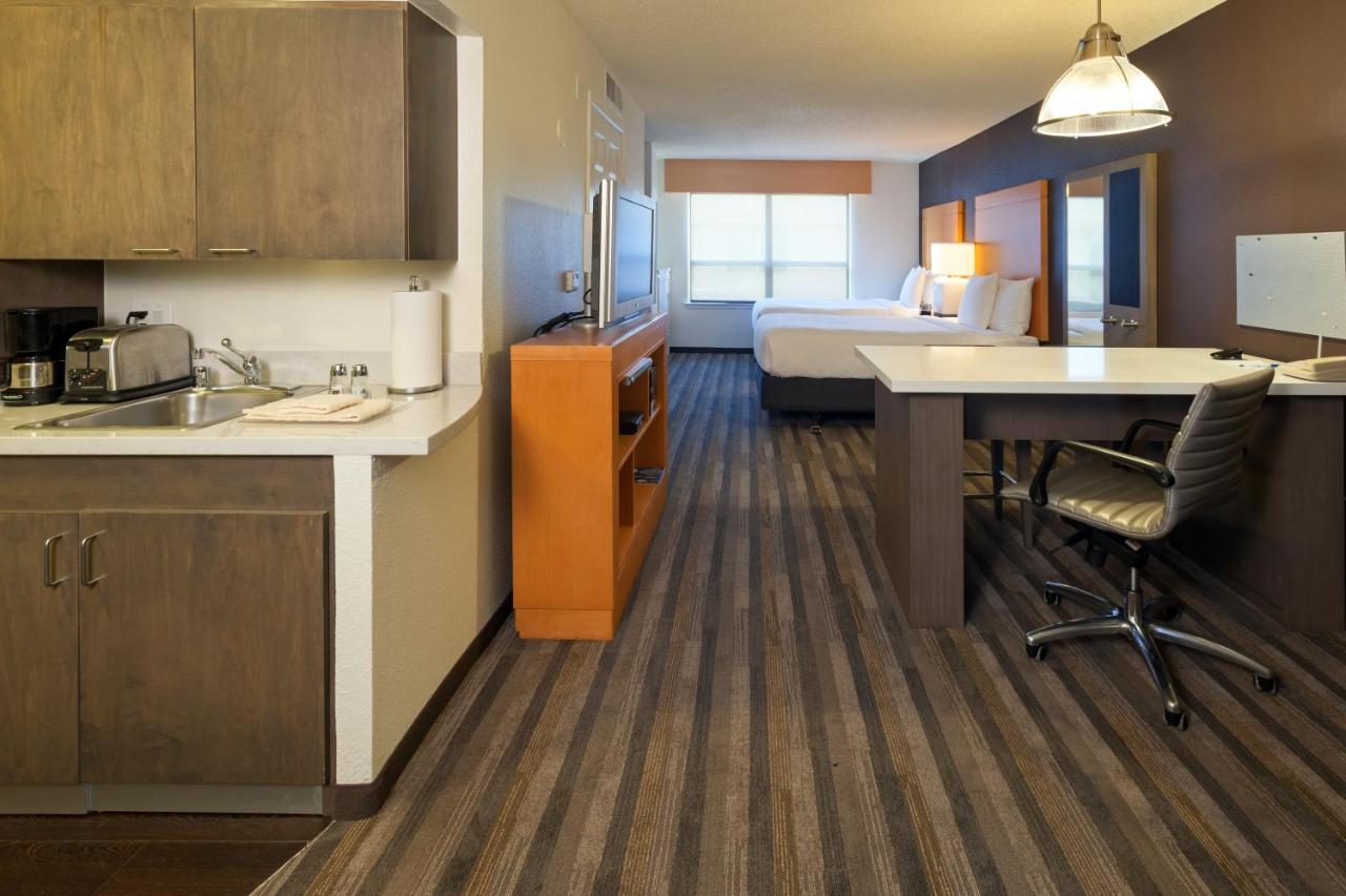 Ada Suite 2 Doubles Tub at HYATT house Houston/Galleria