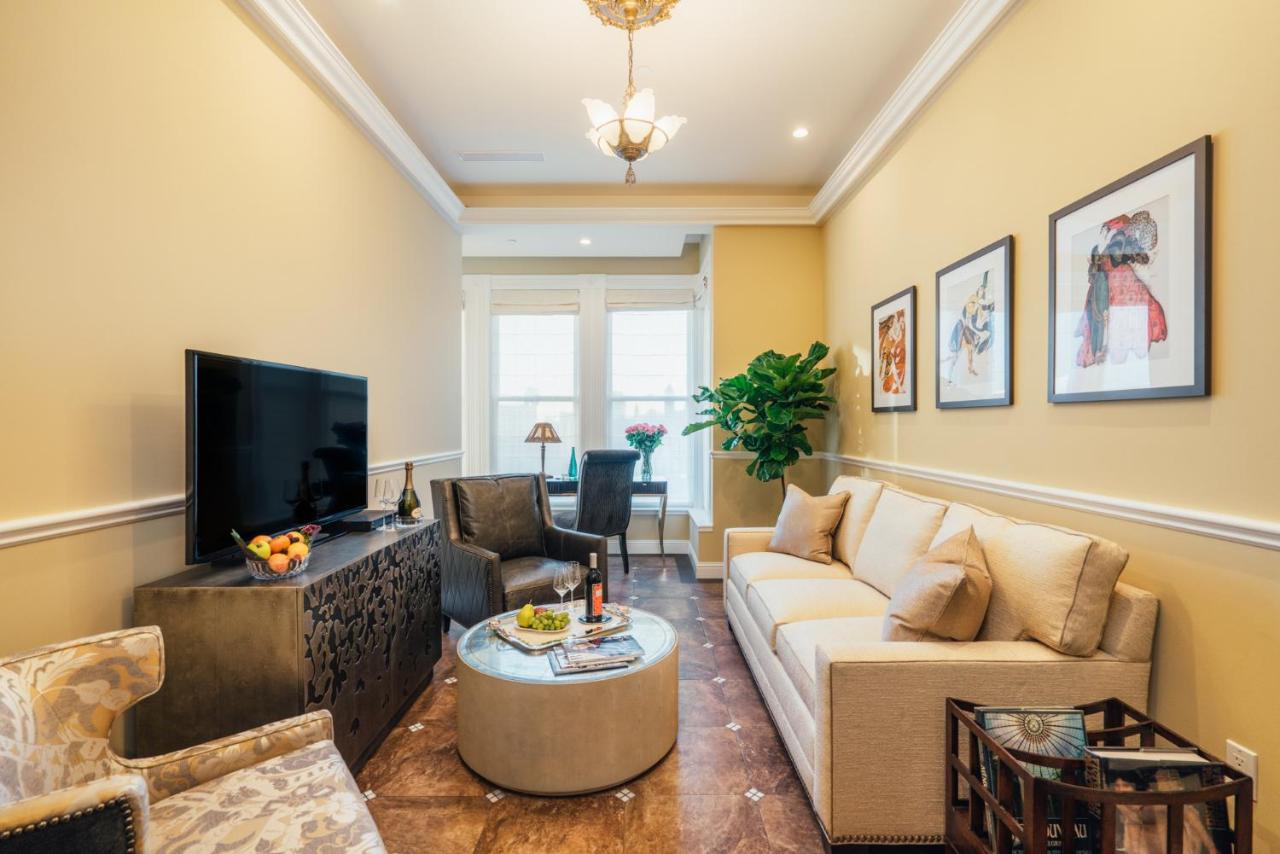 Suite with City View at Sutter Mansion