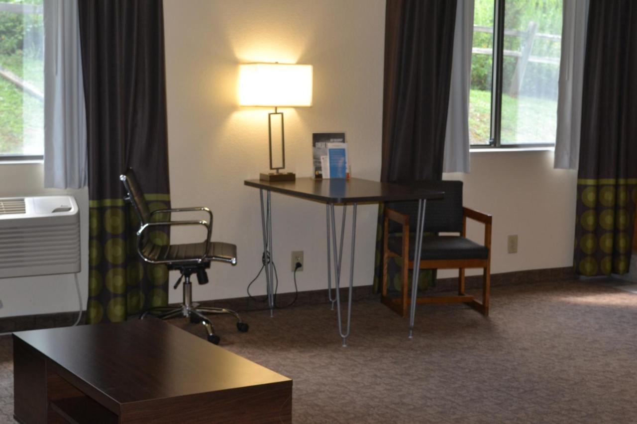 Superior King Studio Suite - Non-Smoking at Super 8 by Wyndham Lebanon