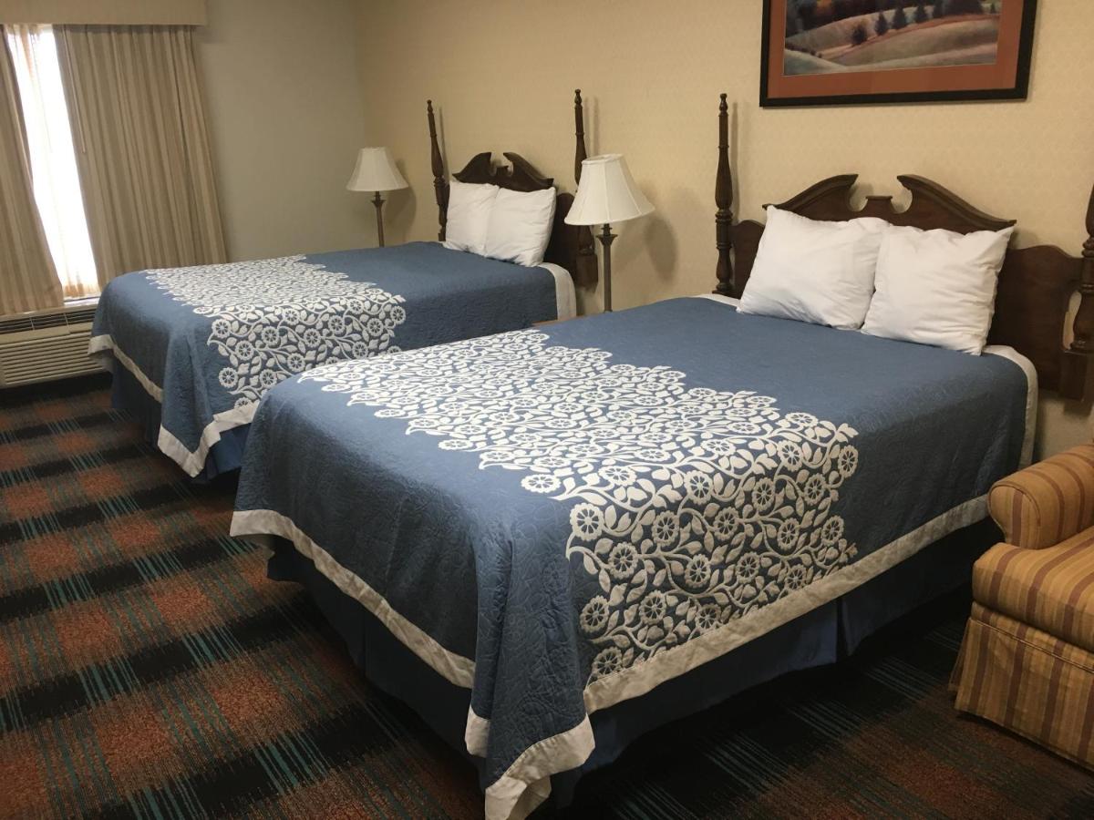 Double Room - Disability Access/Non-Smoking at Days Inn by Wyndham Hattiesburg MS