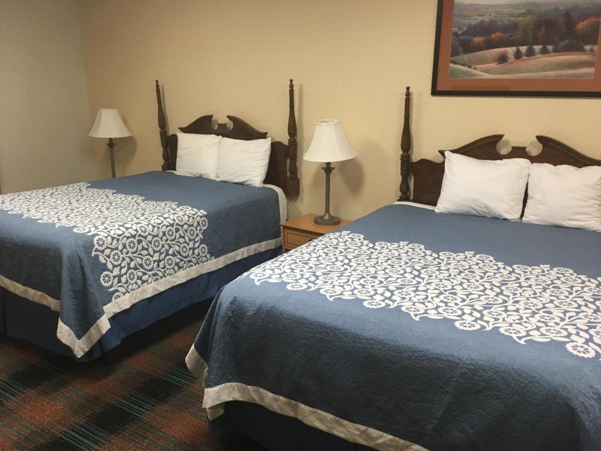 Deluxe Double Room with Two Double Beds - Non-Smoking at Days Inn by Wyndham Hattiesburg MS