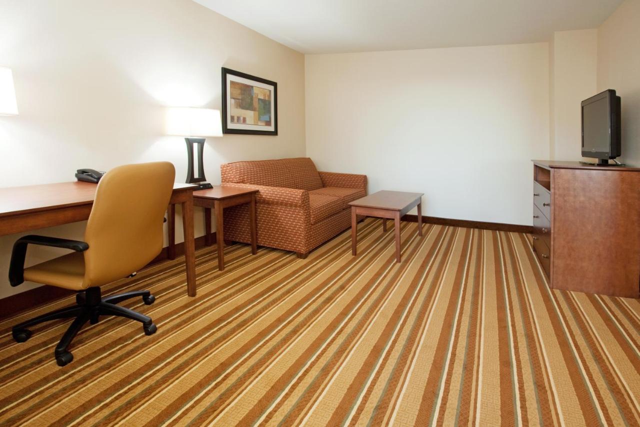 One-Bedroom Queen Suite - Non-Smoking at Holiday Inn Express & Suites Los Alamos Entrada Park by IHG