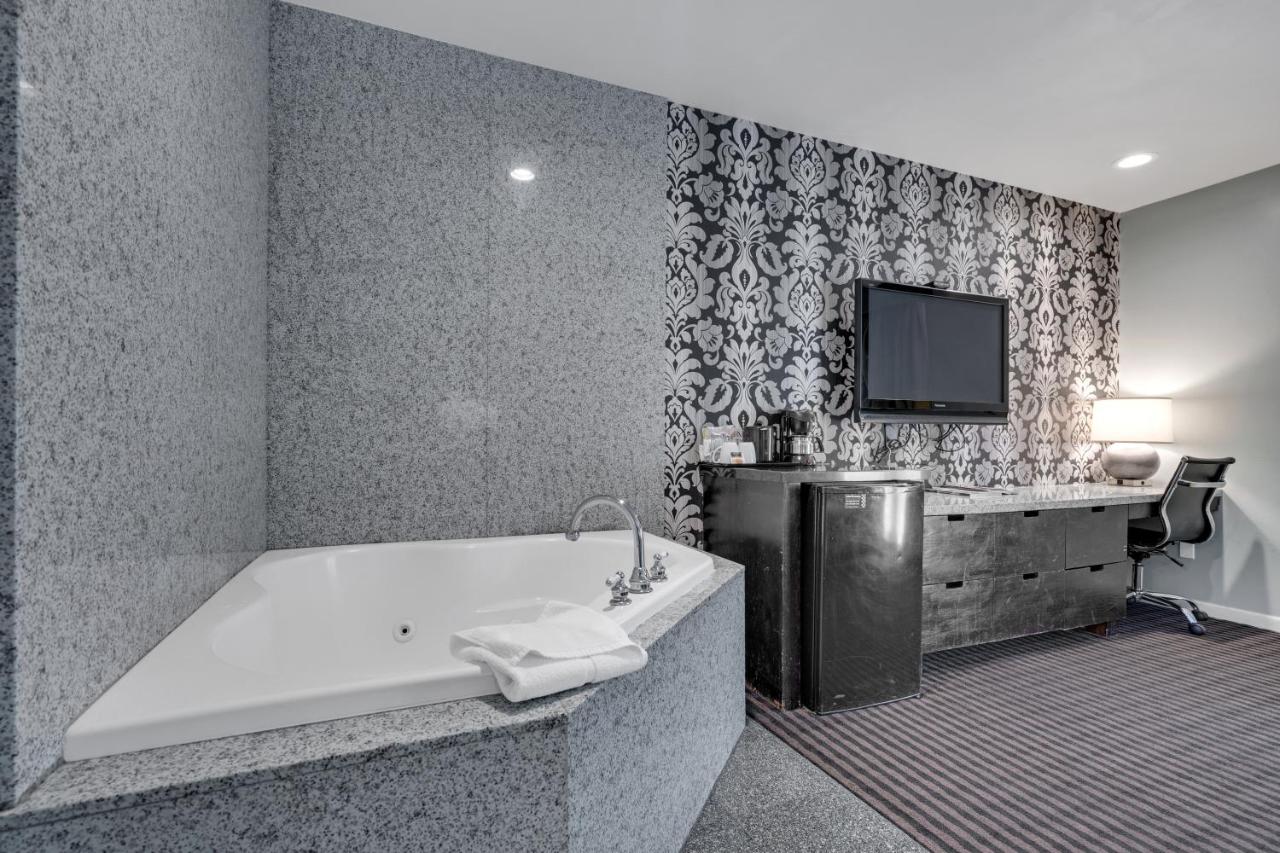 King Suite with Pool View at 3 Peaks Resort & Beach Club