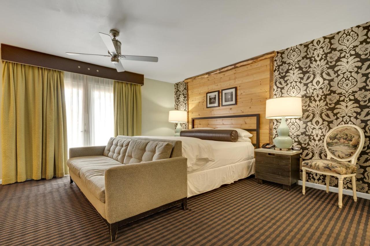 King Suite with Pool View at 3 Peaks Resort & Beach Club