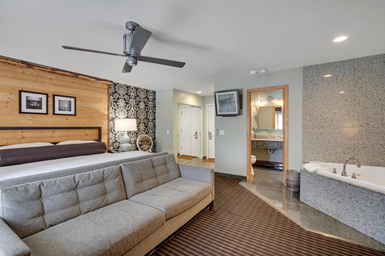 King Suite with Pool View at 3 Peaks Resort & Beach Club