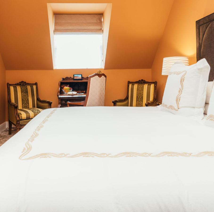 Deluxe King Room at Sutter Mansion