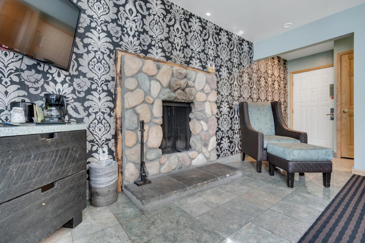King Room with Fireplace at 3 Peaks Resort & Beach Club