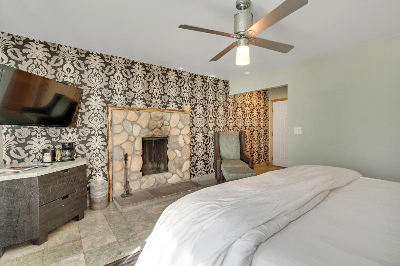 King Room with Fireplace at 3 Peaks Resort & Beach Club