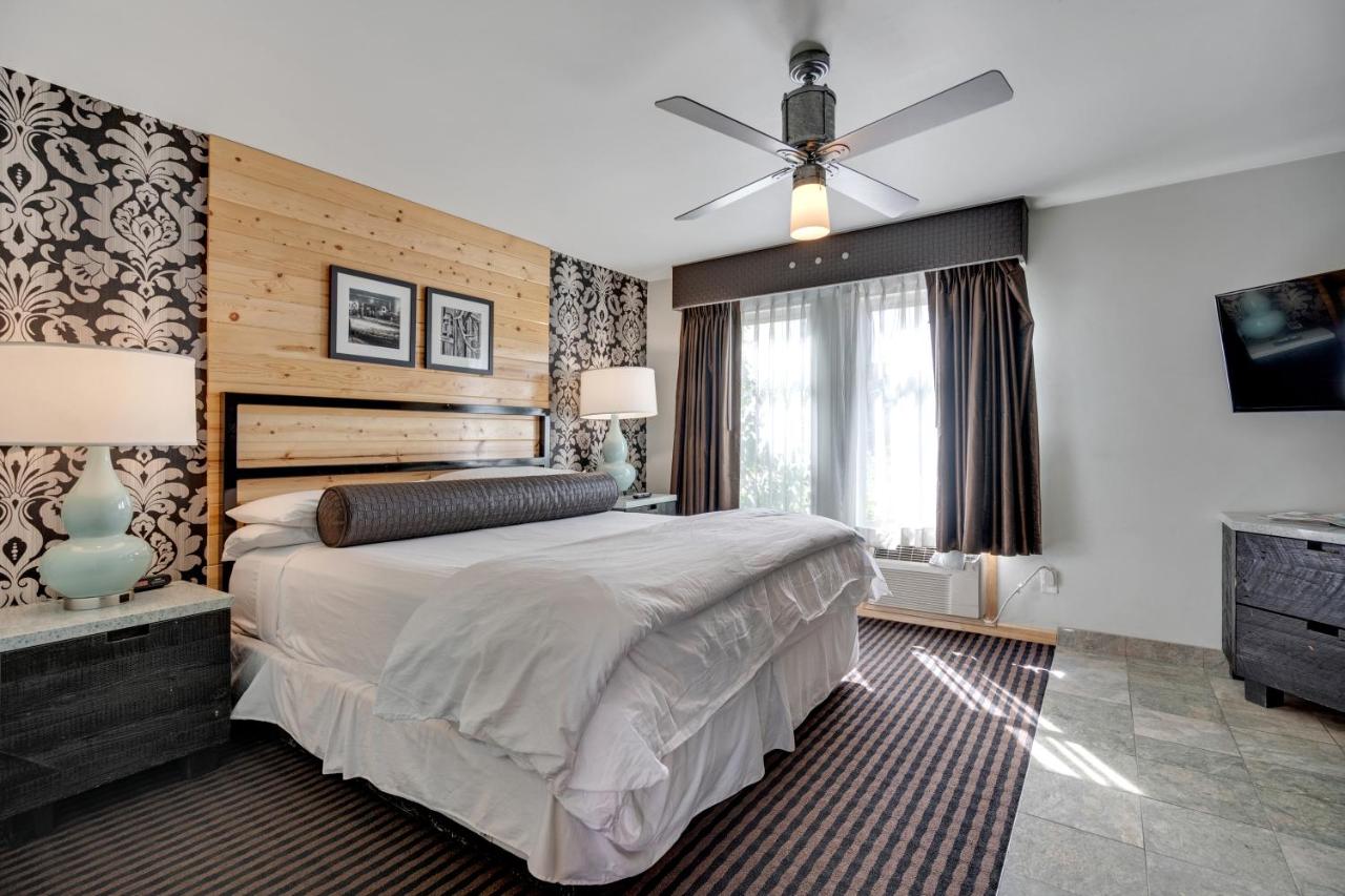 King Room with Fireplace at 3 Peaks Resort & Beach Club