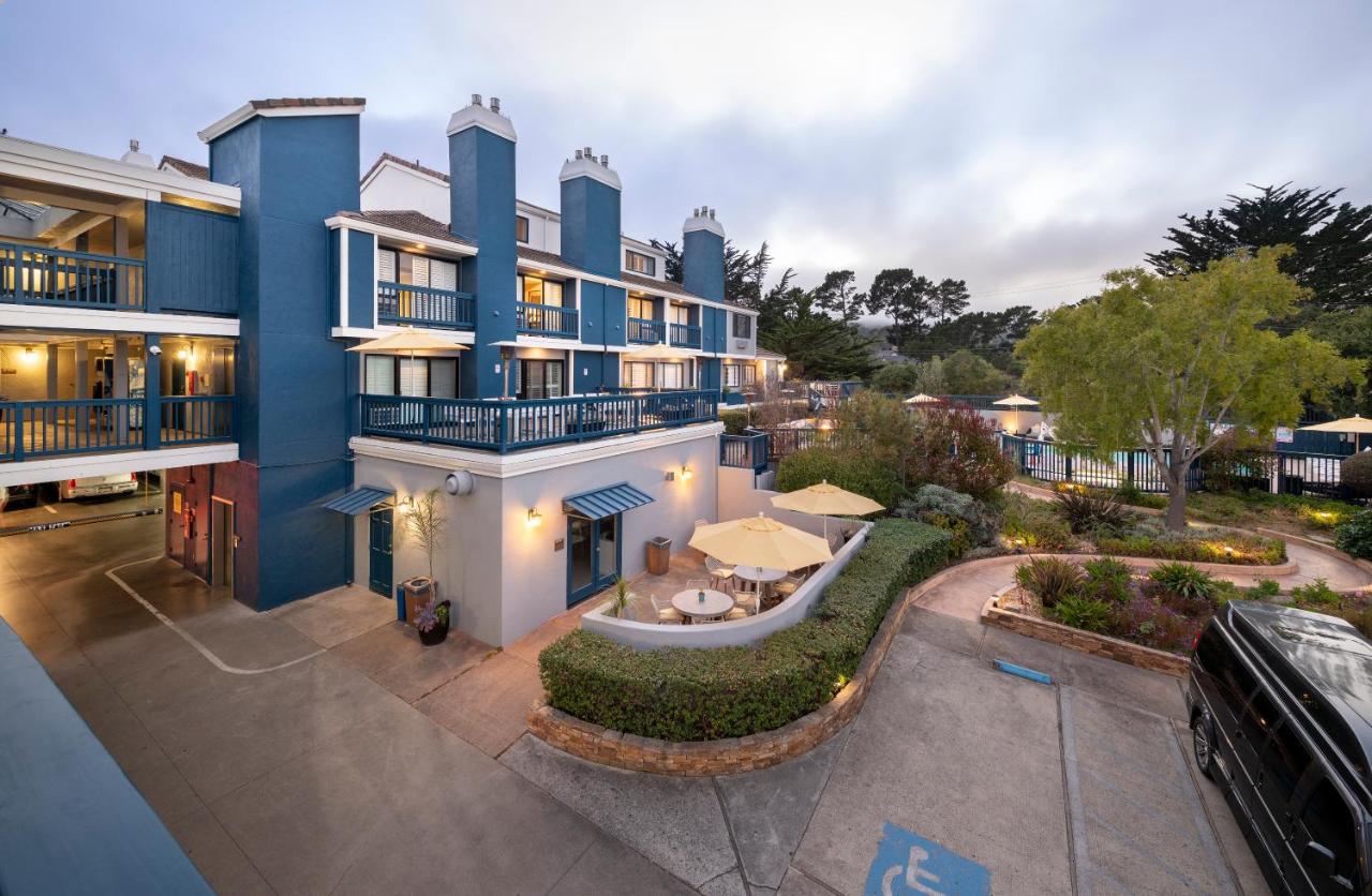 Deluxe Queen Room with Two Queen Beds at Mariposa Inn & Suites
