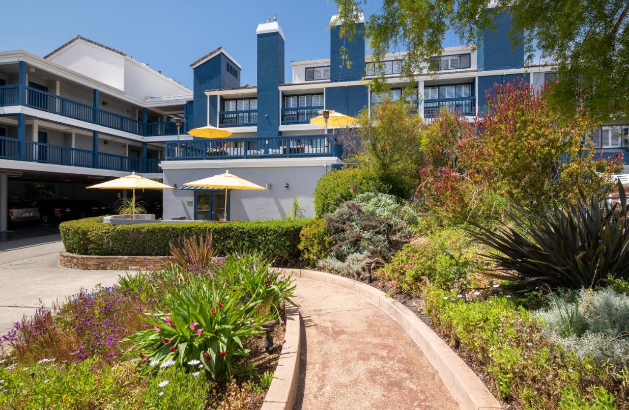 Queen Room - Disability Access at Mariposa Inn & Suites
