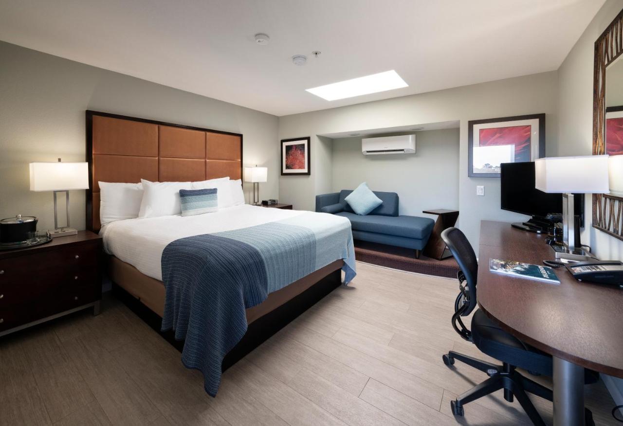 King Room at Mariposa Inn & Suites