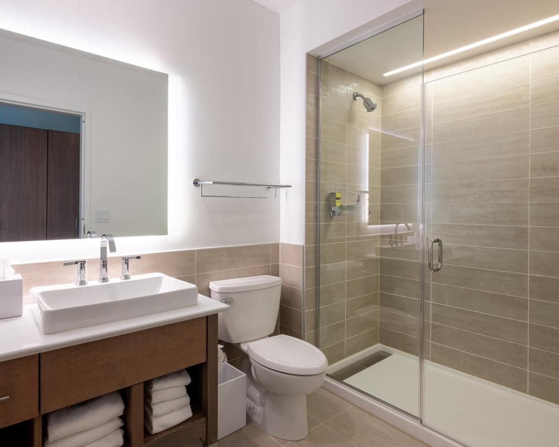 Guest Room, 1 King at Element Boulder Superior