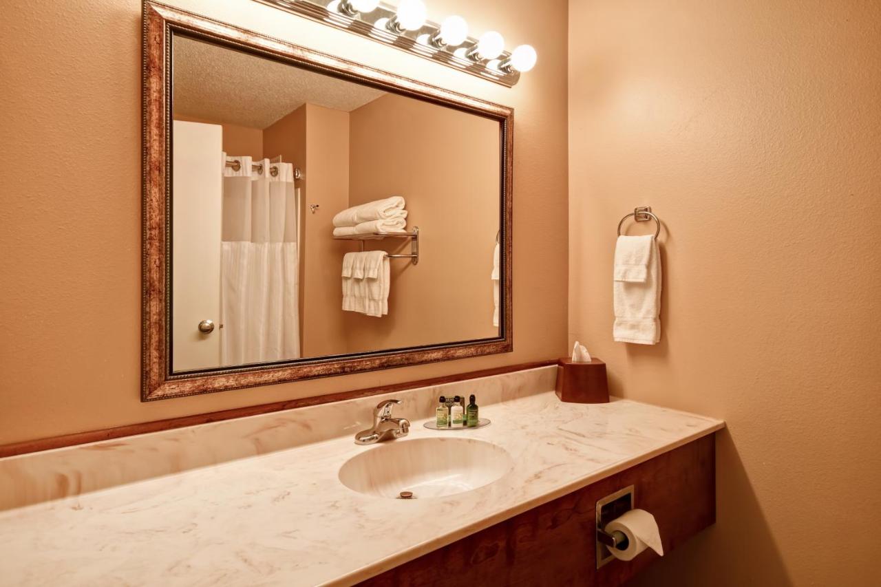 Queen Suite at GrandStay Hotel & Suites