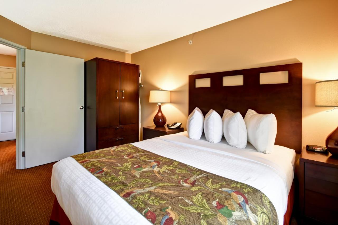 Queen Suite at GrandStay Hotel & Suites