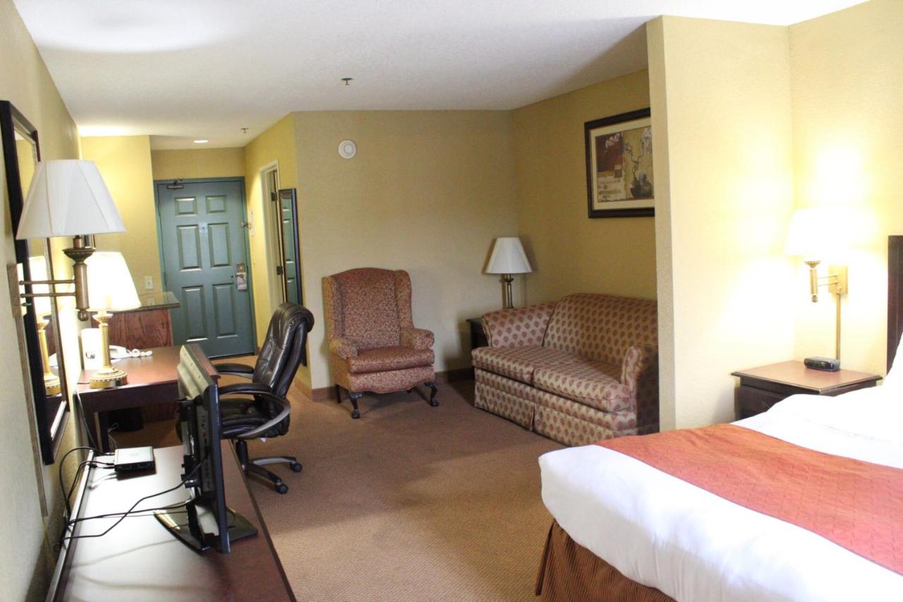 King Studio with Sofa Bed at Country Inn & Suites by Radisson, Hot Springs, AR