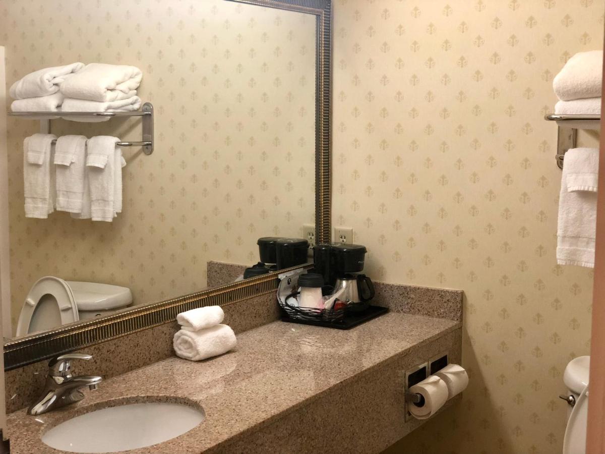 King Room at Country Inn & Suites by Radisson, Hot Springs, AR