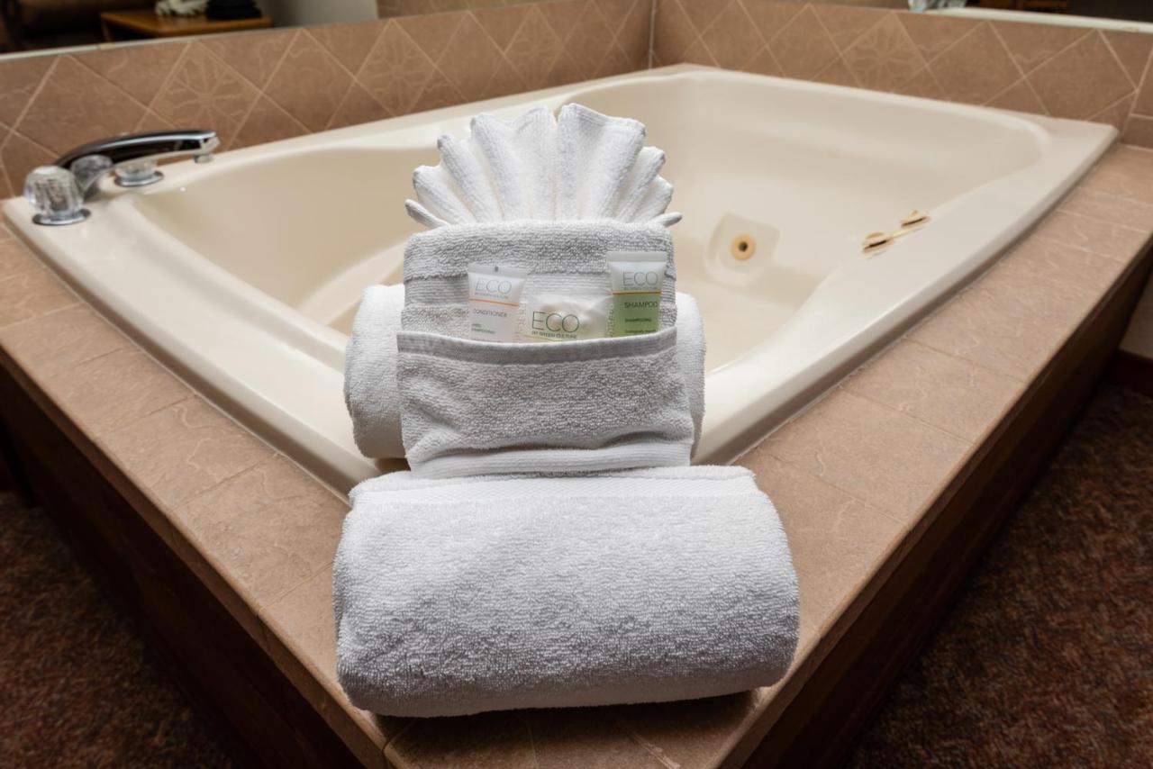 King Suite with Spa Bath at MTN Lodge Ridgway