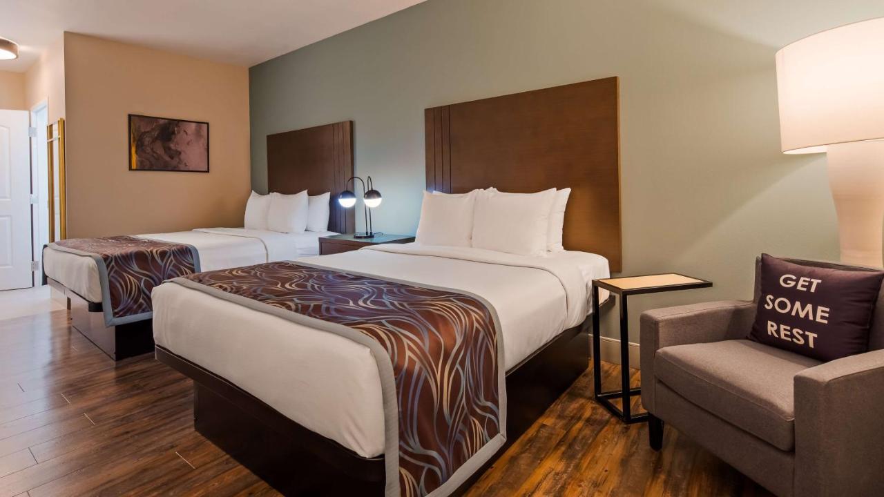 Queen Room with Two Queen Beds and Roll-In Shower - Disability Access at Best Western Plus New Barstow Inn & Suites