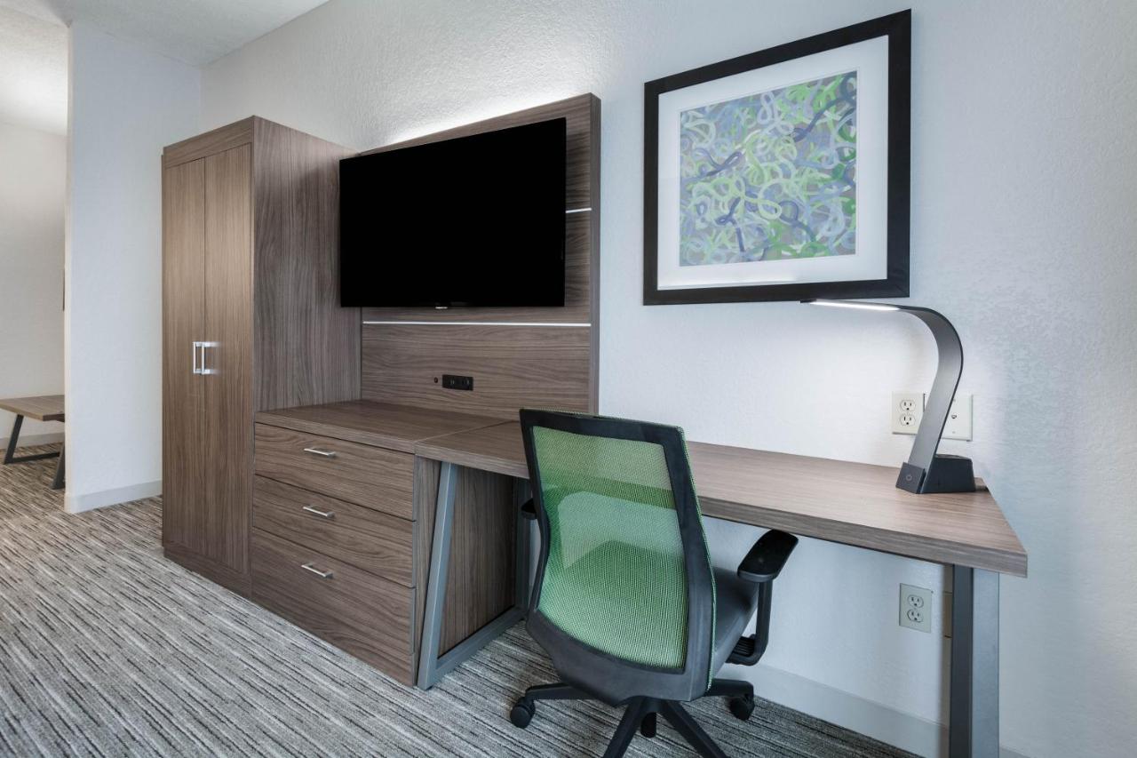 One-Bedroom King Suite - Disability Access at Holiday Inn Express Hotel & Suites Jasper by IHG