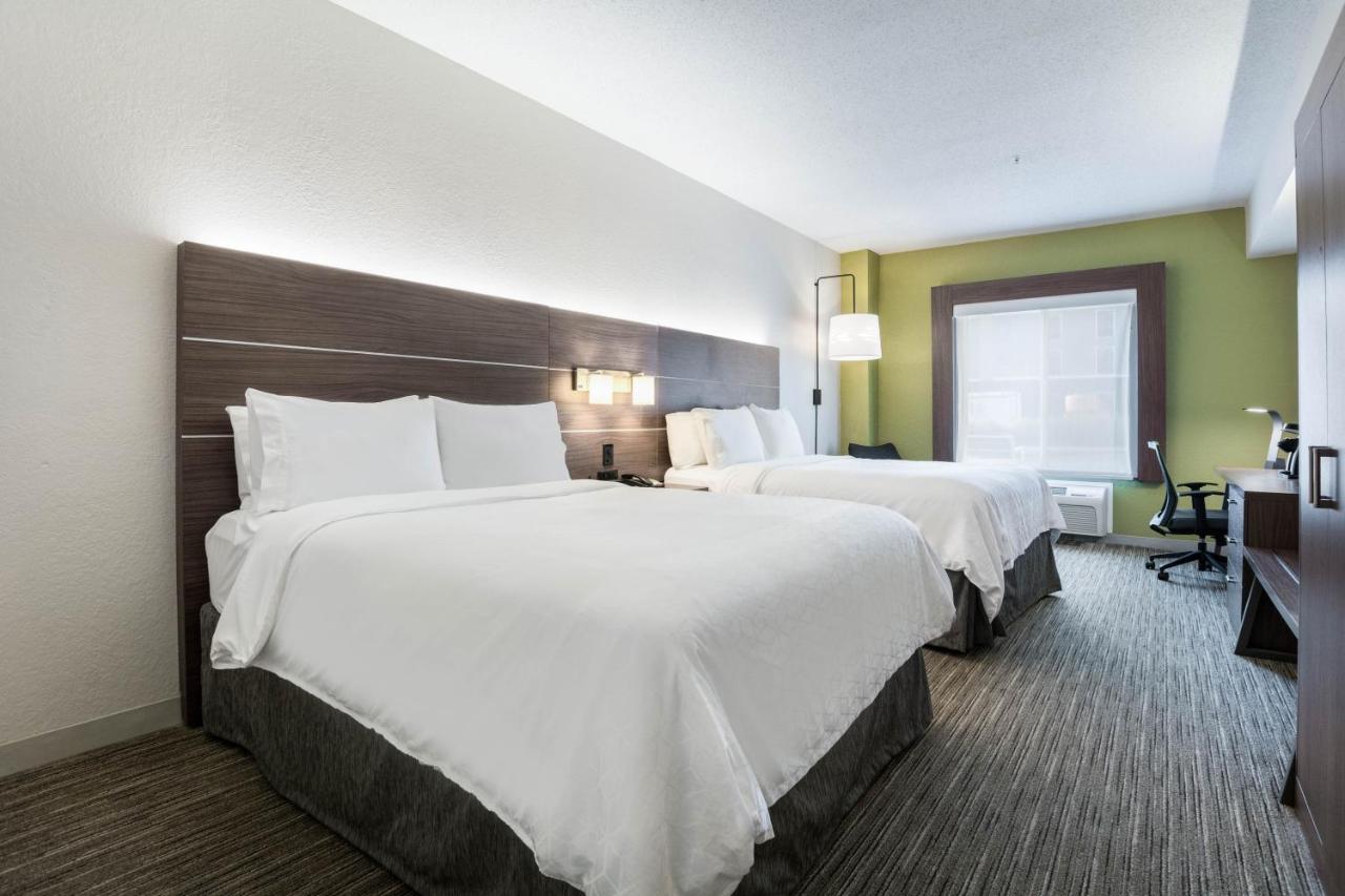 Queen Suite - Disability Access at Holiday Inn Express Hotel & Suites Jasper by IHG