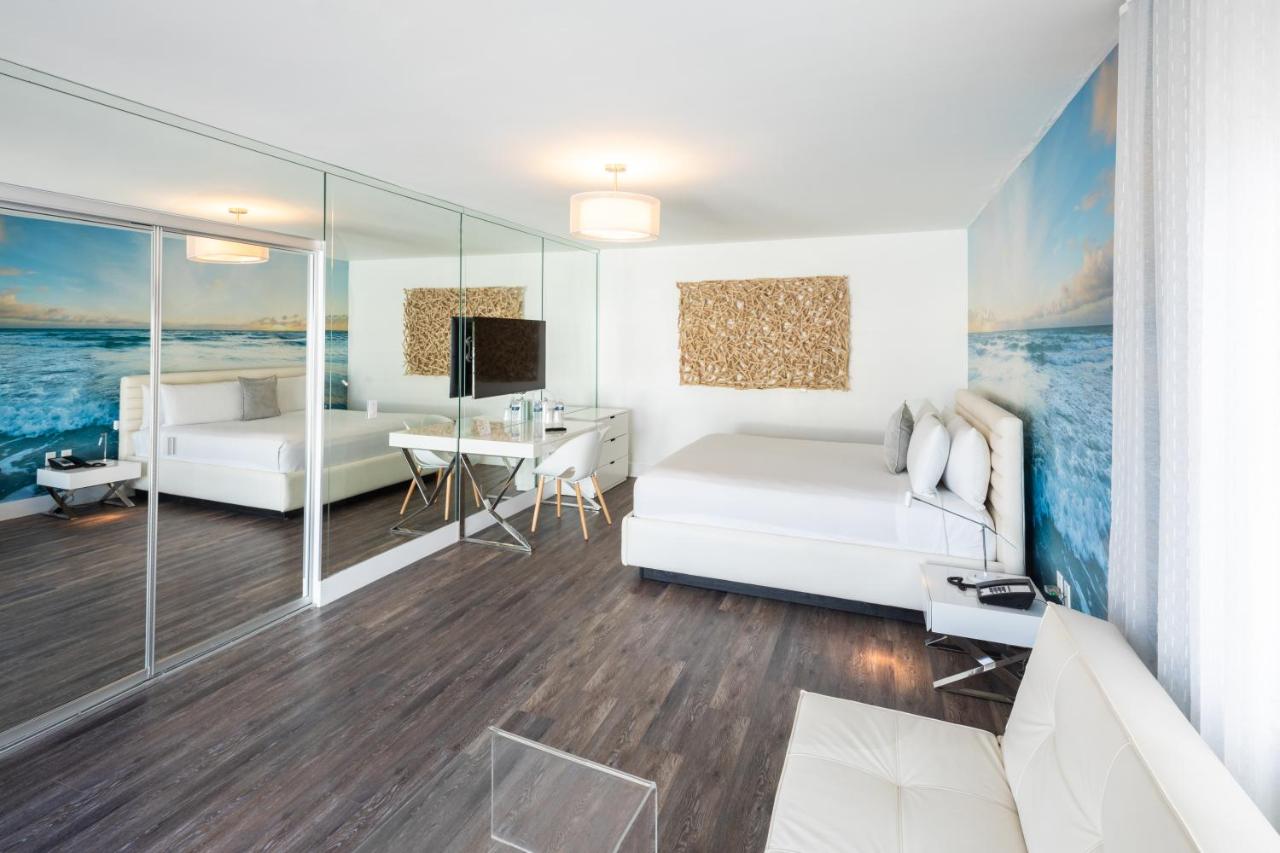 Suite with Terrace at President Hotel Villa