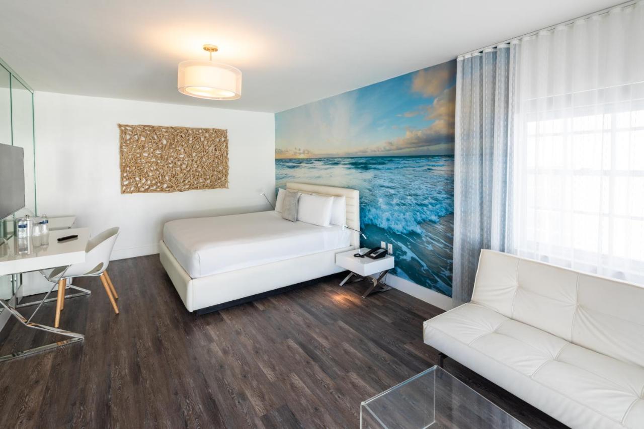 Suite with Terrace at President Hotel Villa