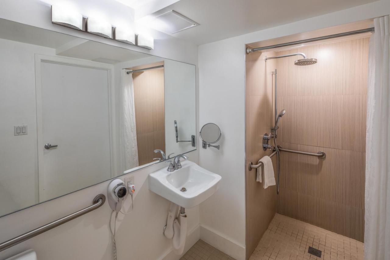 Deluxe Double Room with Two Queen Beds at President Hotel Villa
